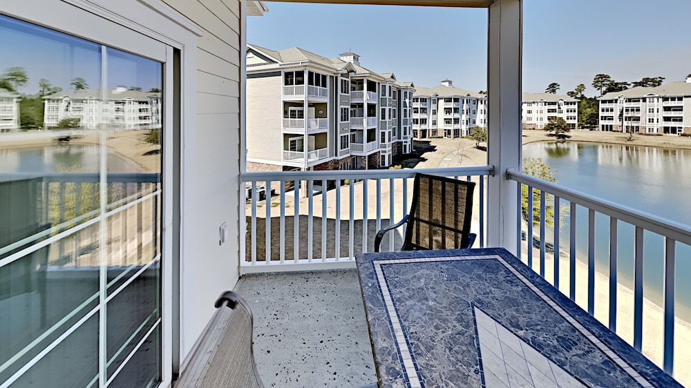 Magnolia Pointe Magnolia Lake 4817-404 3 Bedroom Condo