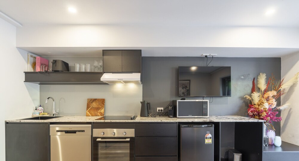 Kozyguru | Balmain | Townhouse bridge view or Charming Comfy Studio