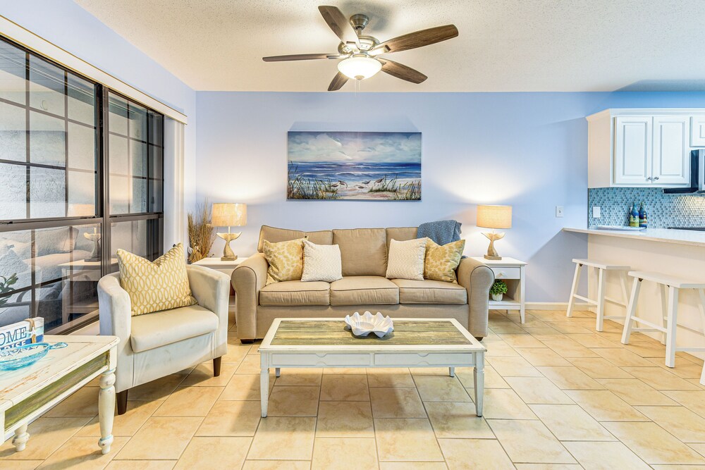Walk to Pool & Beach: PCB Resort Getaway w/ Porch
