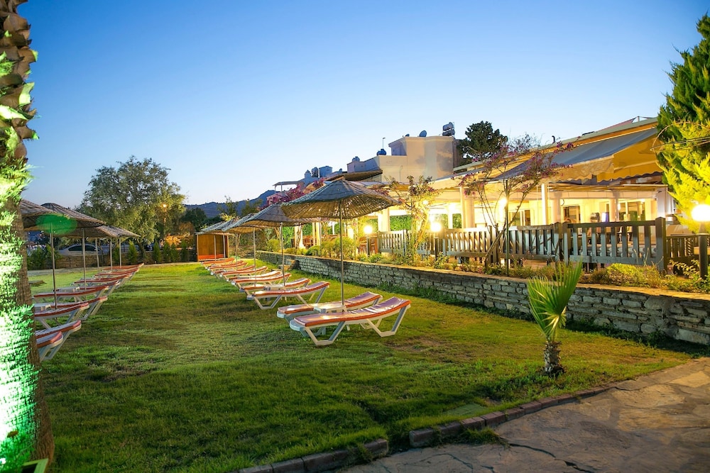 Bodrum Sea Side Beach Club Otel - Image 37