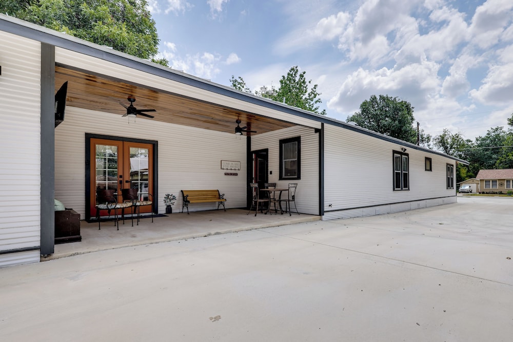 1 Mi to Landa Park: New Braunfels Home w/ Patio!