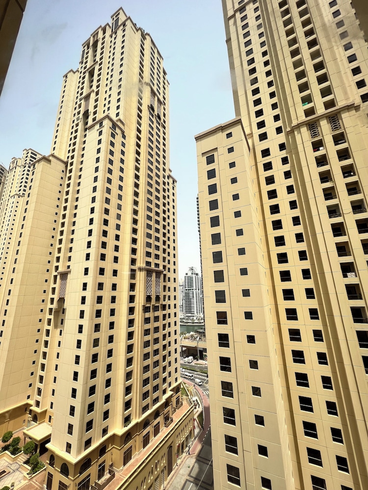 Robin Beach Hostel JBR