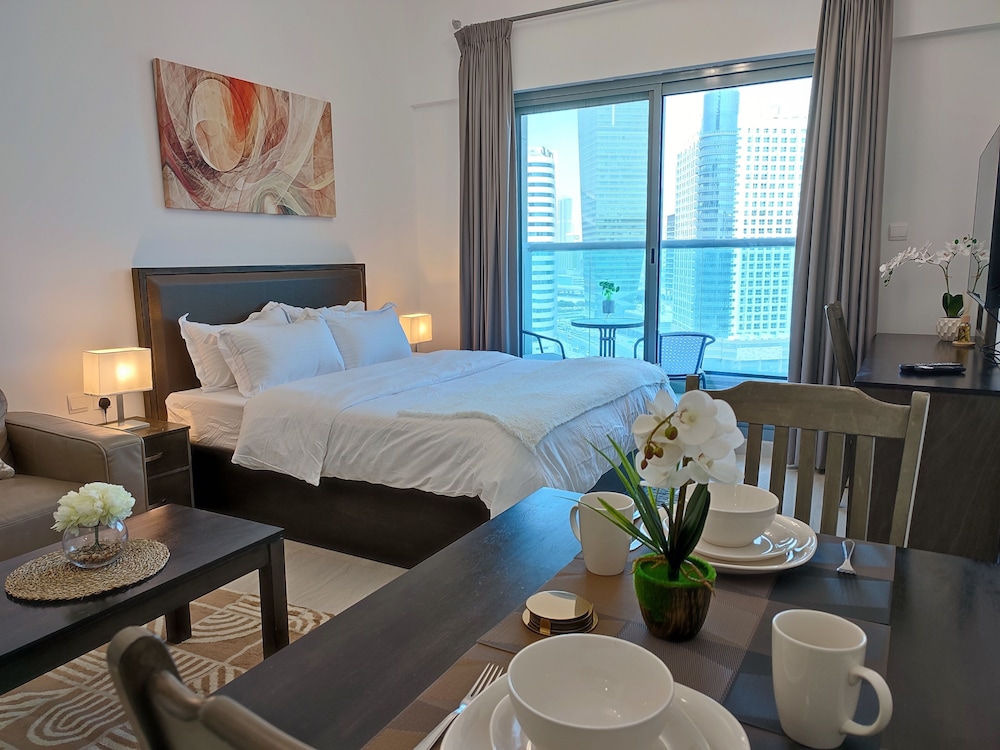 SuperHost - Elite Studio With Balcony Overlooking the Canal