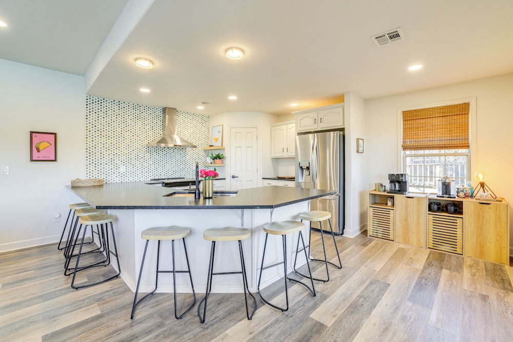 Lakefront Retreat w/ Game Room in Bella Vista!