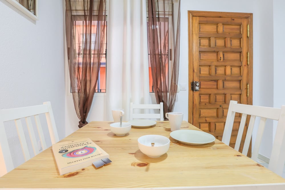 Divina in Sevilla With 1 Bedrooms and 1 Bathrooms