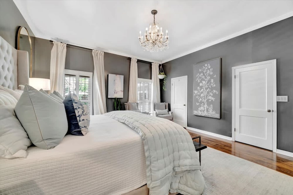 The Royale 2B 4B Luxury Garden Pool Yoga Room
