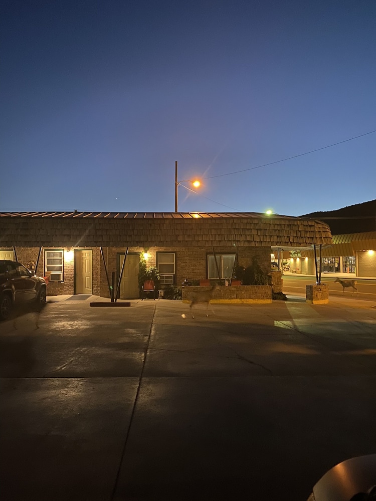 Rustic Inn Motel
