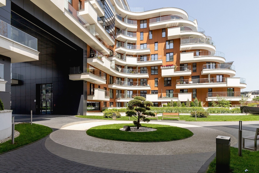Fashionable Apartment Krakow by Renters view 4