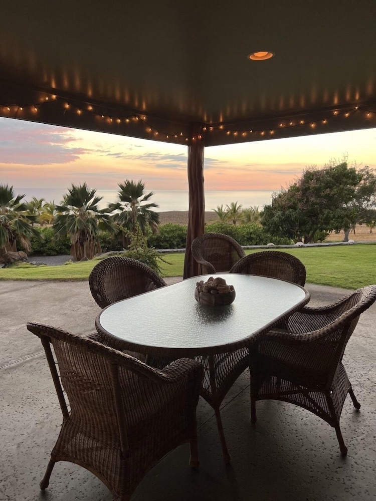 Kohala Estate Home 3 Bedroom Estate by RedAwning