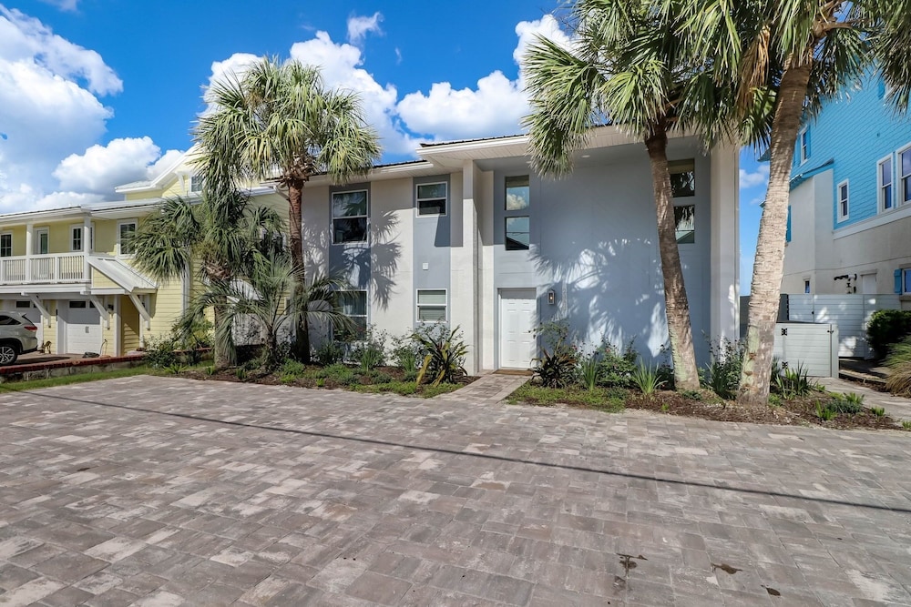 Fernandina Beach Vacations - Dog Friendly Oceanfront Beach House by RedAwning - Property Image 50