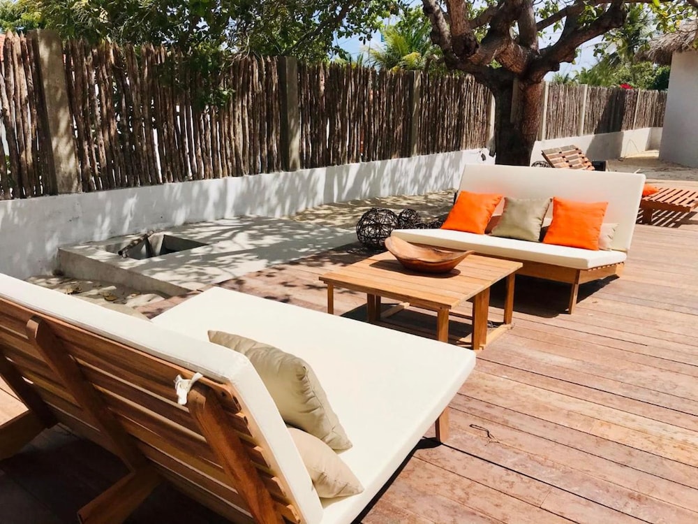 Private Complex With Swimming Pool Close to the Ocean