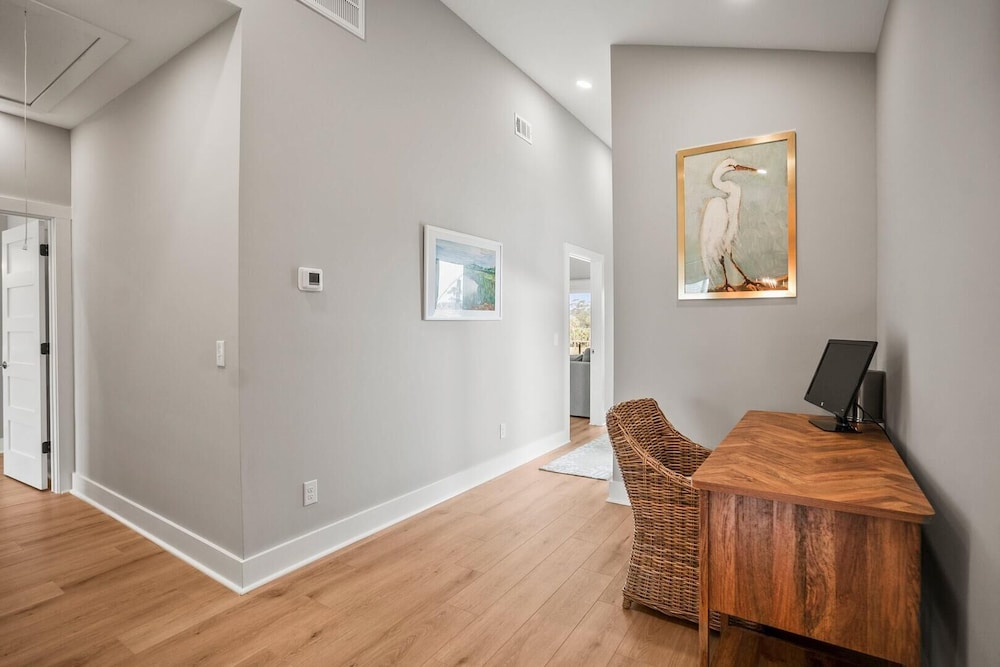 Spacious and Stylish 4-bed, 4.5-bath Home With Stunning Golf Views