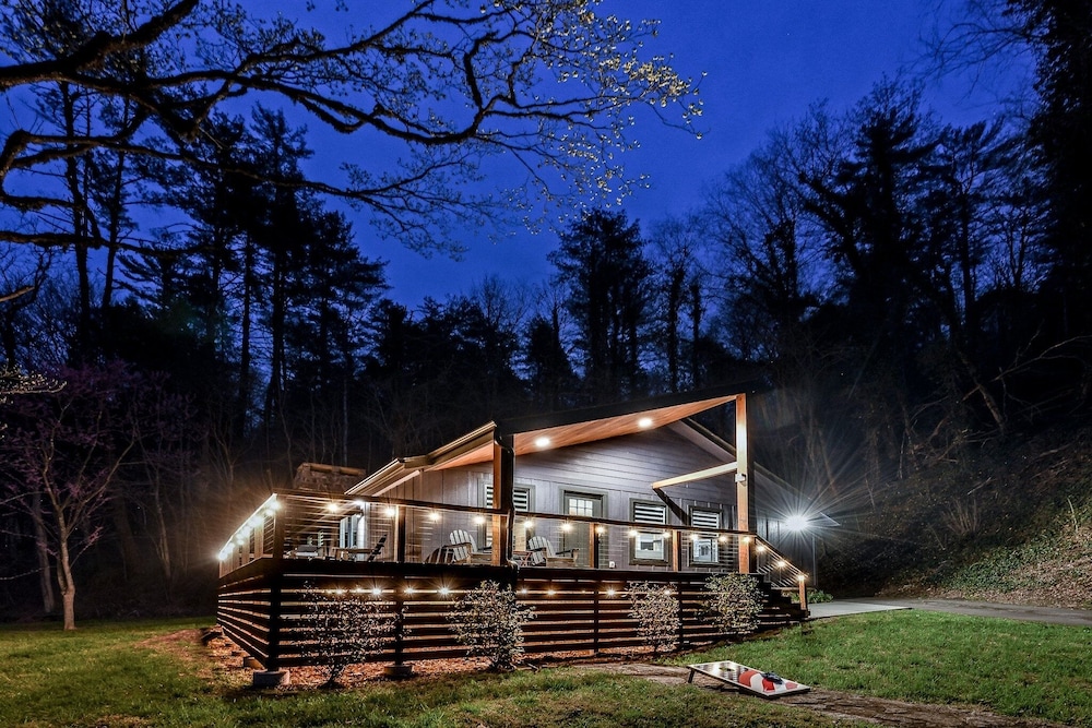 Creekside Retreat 3 Bedroom Cabin