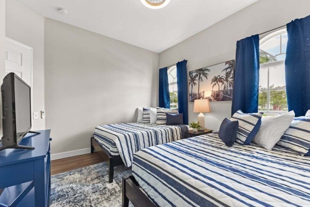 4br Resort Villa W/ Pool & Spa Close To Disney 4 Bedroom Villa