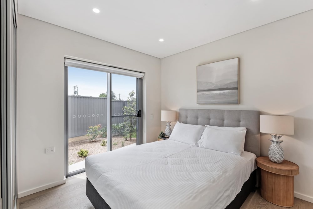 Pristine 3-bed Kiama Unit With Courtyard