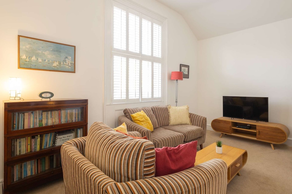 Host Stay Chatsworth Court Apartment