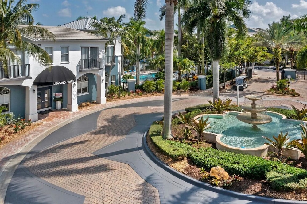 Fort Lauderdale Vacations - Contemporary 1br, In Unit Washer/dryer, Free Parking With All Amenities! 1 Bedroom Apts - Property Image 2