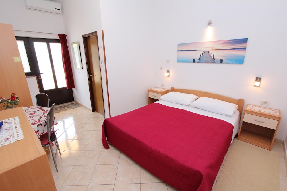 Guests House Lea