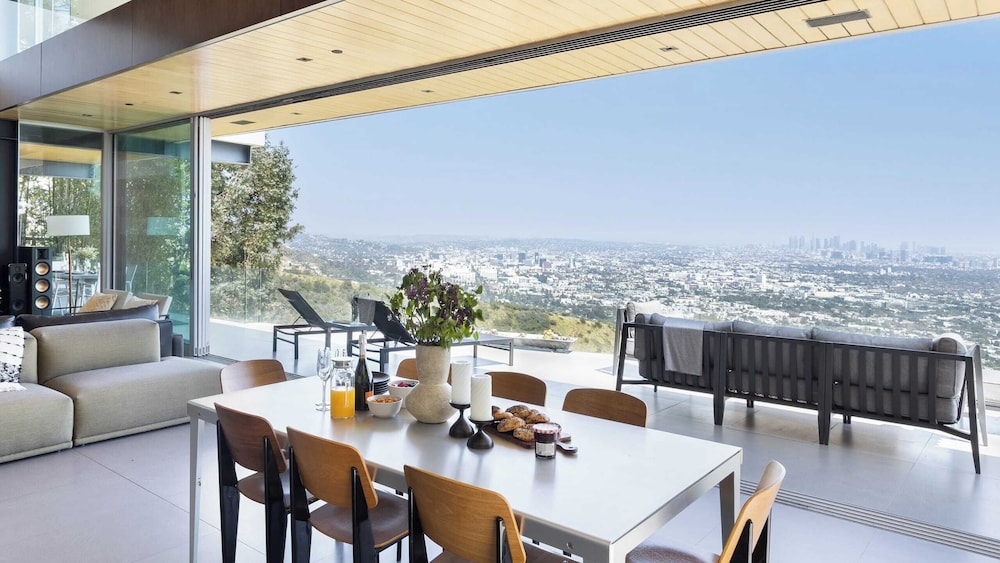Hollywood Overlook by Avantstay Private Pool + Hot Tub Panoramic Views