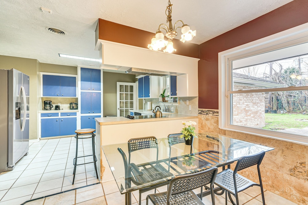 12 Mi to Dtwn Houston: Peaceful Home w/ Yard!