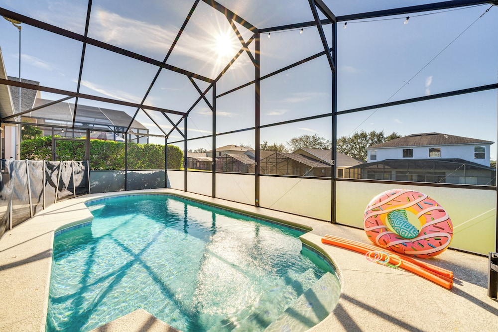 10 Mi to Disney: Family Retreat w/ Game Room!