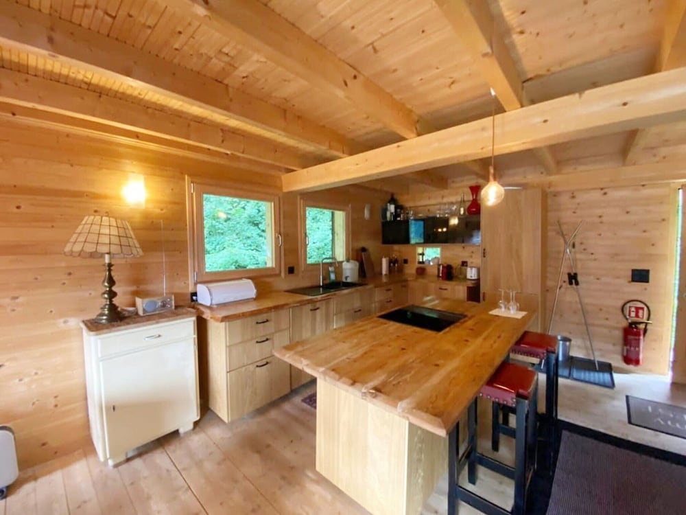 Chalet in Rossiniere Near Glacier & Lake