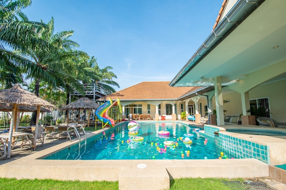 Pool Villa for Families and Party