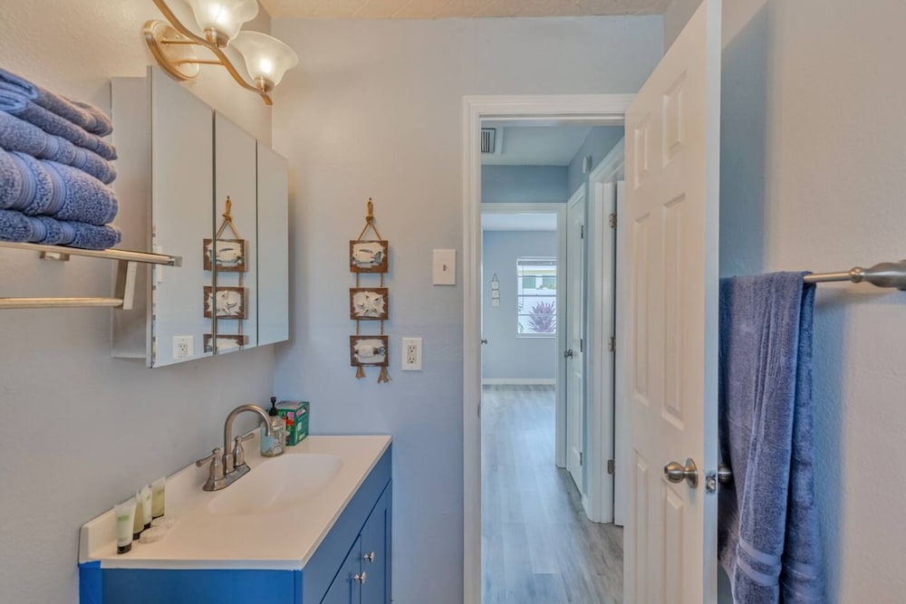 Royal Blue Downtown-gulfport-heated Pool