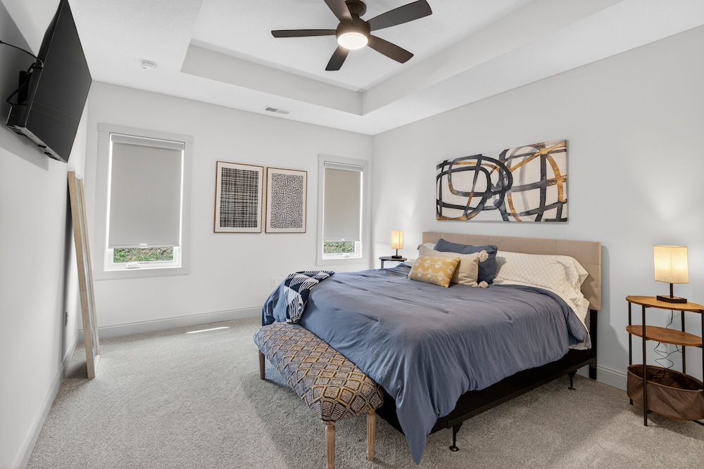 Plush & Roomy - Perfect For All Ages Near Ku & Kc 3 Bedroom Duplex
