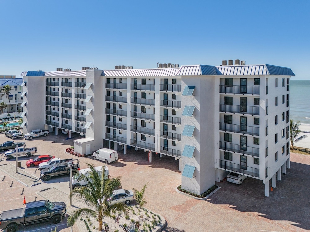 Seaside 209: Oceanview 2br/2ba Condo With Pool, Steps To Beach 2 Bedroom Condo