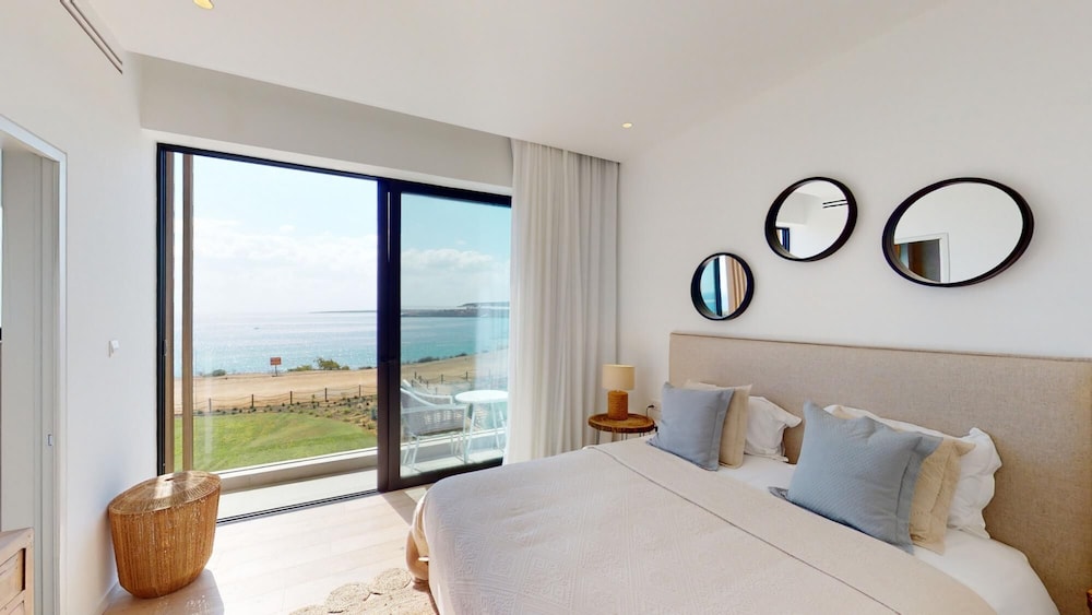 Periyiali Seafront Villa Nefeli
