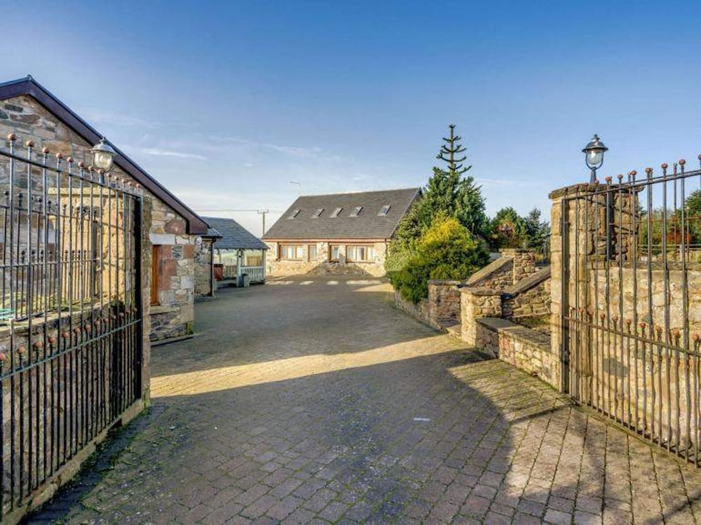 Sleeps 10 - Hot tub - Pool Table - Play Park