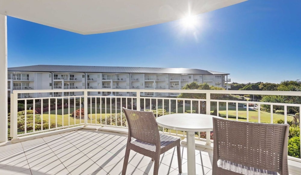 The Pool Resort Kingscliff - 2B Dual Key (6216/17) - Holiday Management Co.