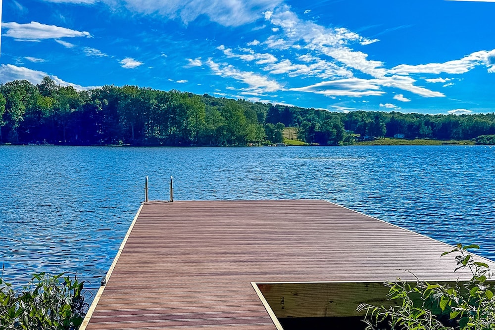 Lakeside Dock Hot Tub Kayaks Arcade Playset