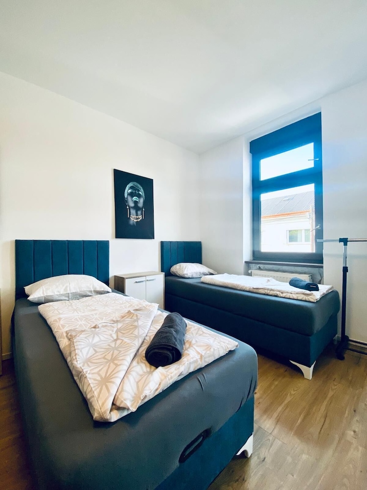 4BR Apartment for 15 Near Danube