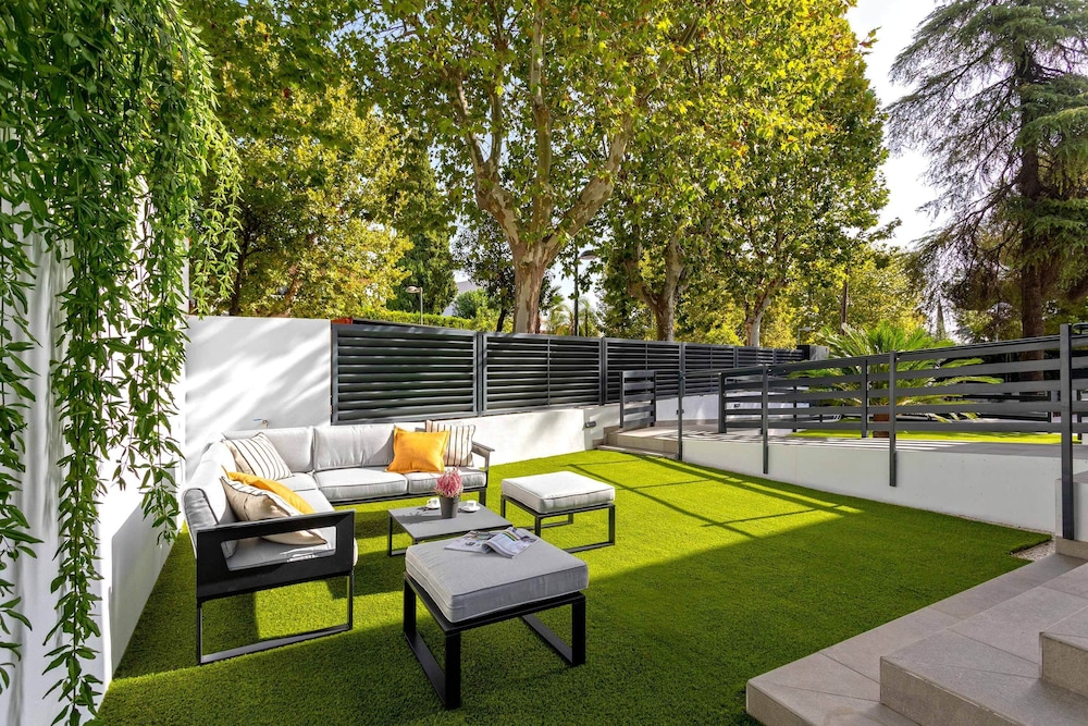 Amazing Studio With Large Terrace Pool and Parking Arruzafa II
