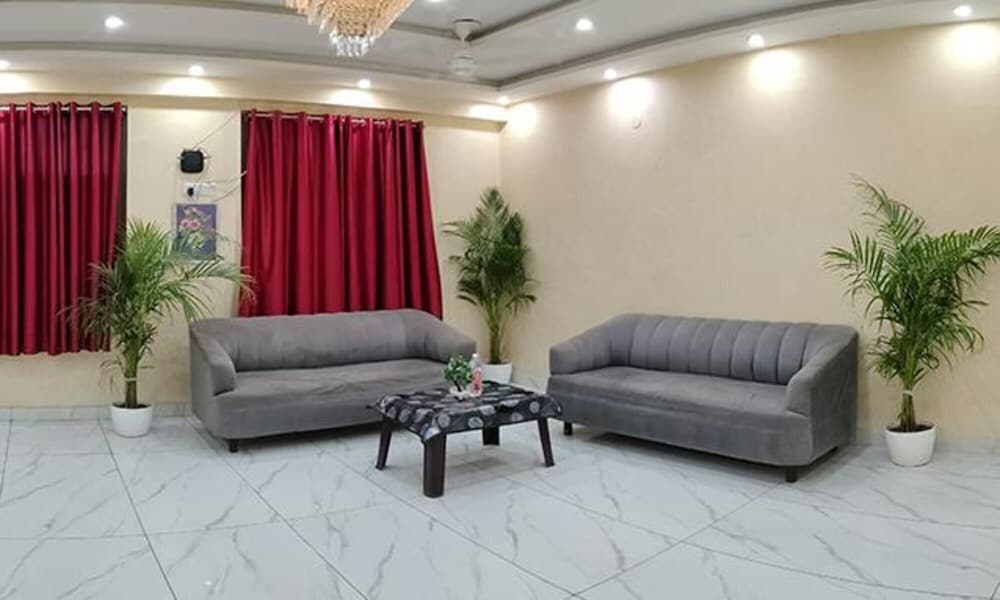 Fabhotel Buland Plaza
