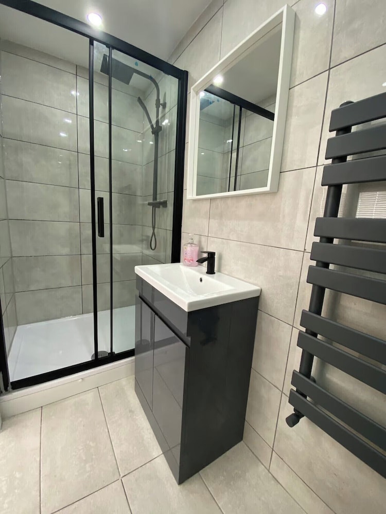 Luton City Retreat - Spacious 3 Bedroom Apartment