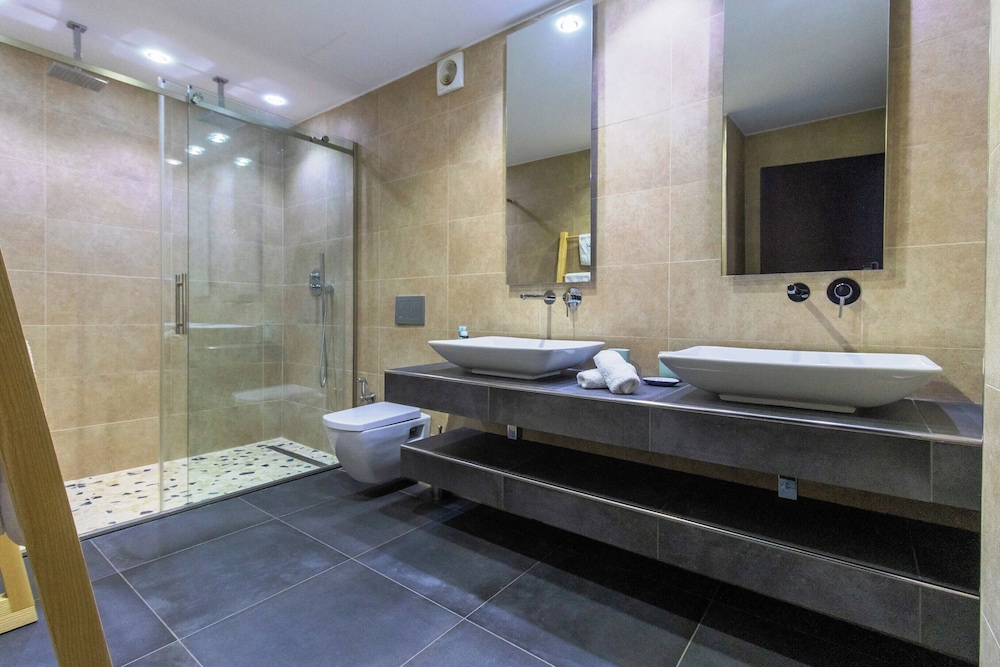 Kbel sea View Villa, Private Pool, Sleeps8, Garden