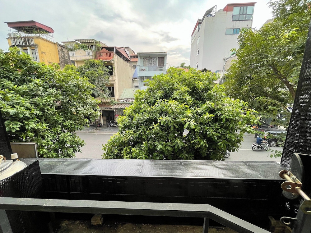 ZEUS LIVING OLD QUARTER HANOI