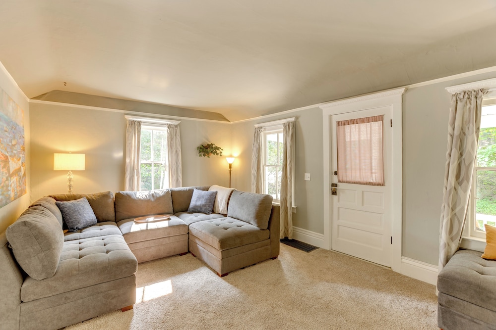 1/2 Mi to Dtwn Frankfort: 'fernhaven' Home w/ Yard