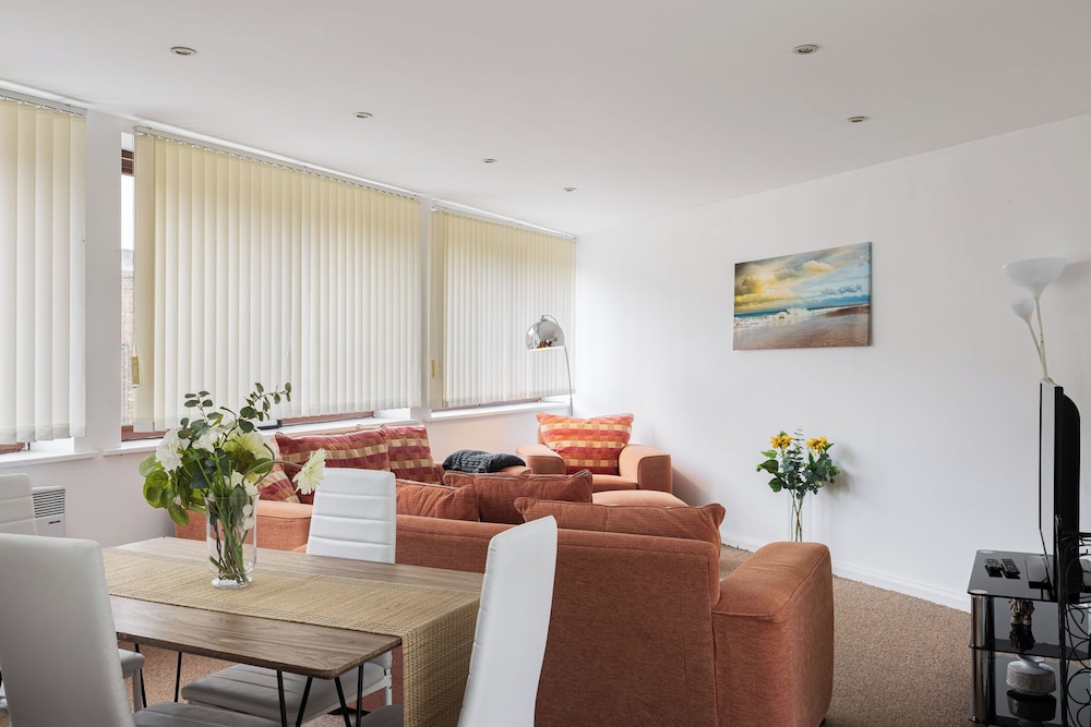 Penthouse With Views Across London