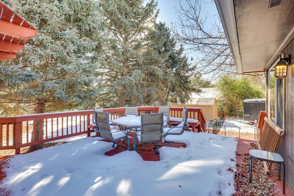 Lakewood Gem w/ Deck  7 Mi to Downtown Denver - Property Image 4