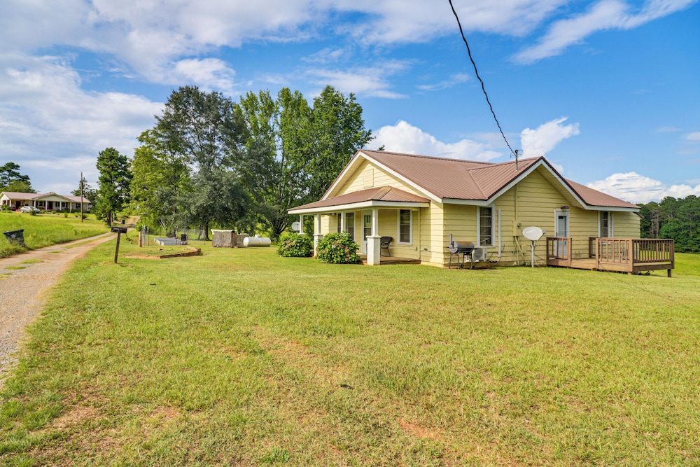 BBQ Ready: Delta Country Home on 30 Acres