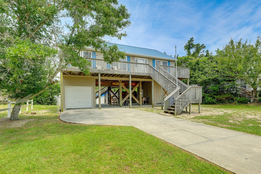 Coastal Emerald Isle Retreat w/ Deck & Grill! view 2