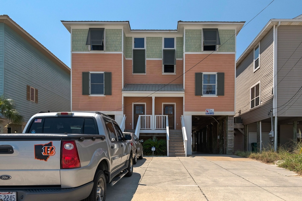 Sea Side 4 Bedroom Townhouse by RedAwning