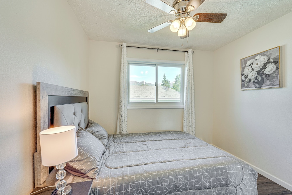 5 Mi to State Park: Mtn-view Apt in Anchorage