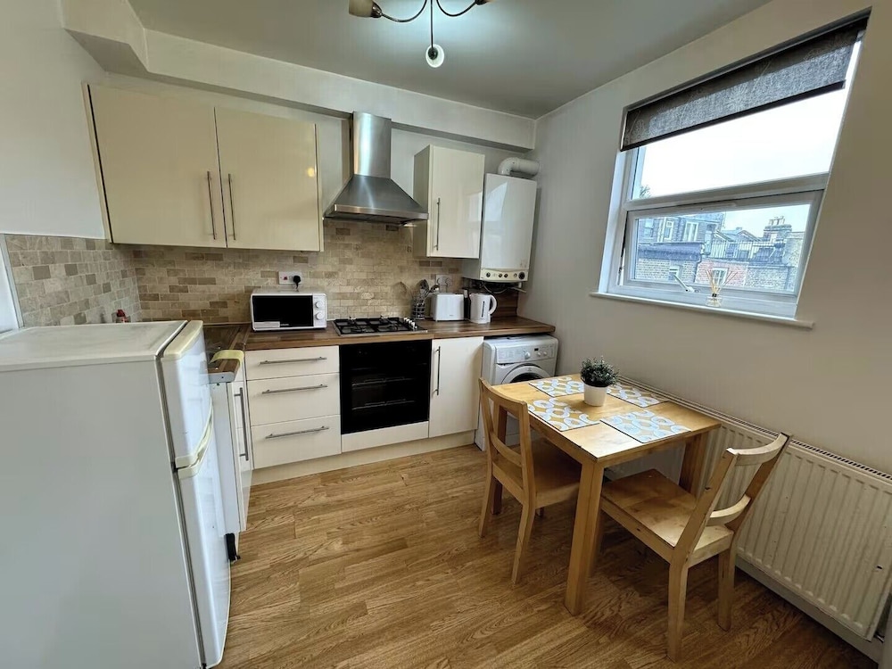 1 Bed-sleeps 4-pet Friendly-central Location