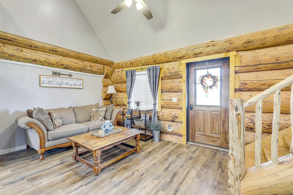 < 2 Mi to Skinwalker Ranch: 'rustic Cliff' Retreat