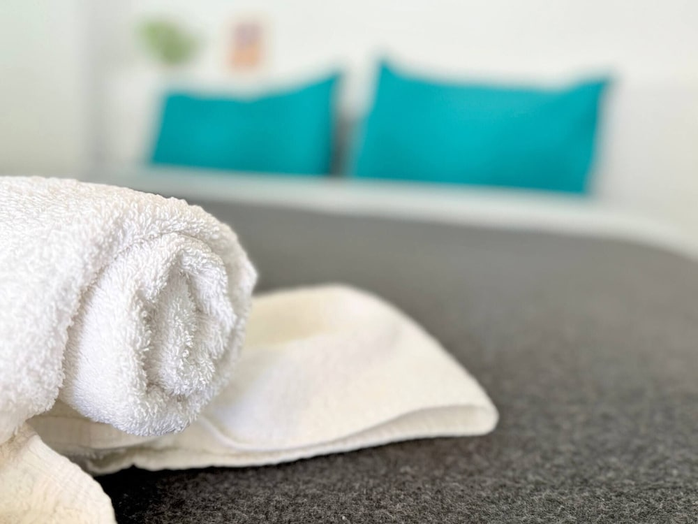 Azure Loft - 3min Walk to Beach, 10min to Old Town